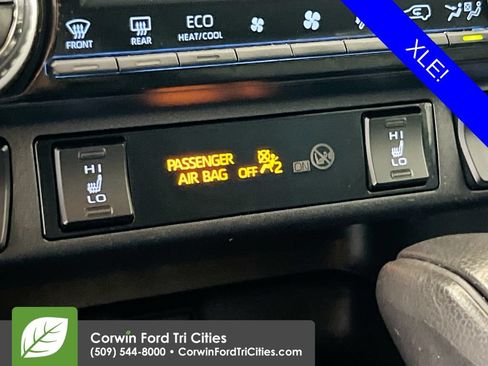 Used 2020 Toyota RAV4 XLE w/ XLE Grade Weather Package AWD/4WD image 23