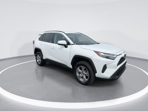 Used 2022 Toyota RAV4 XLE image 2