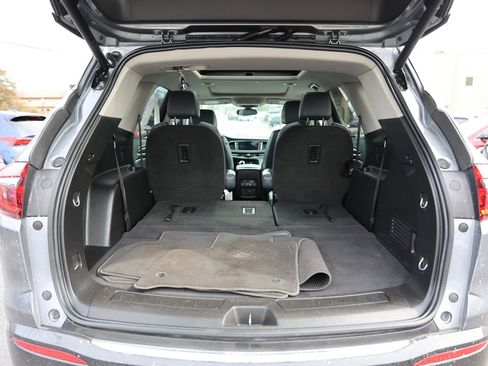 Used 2020 Buick Enclave Essence image 12
