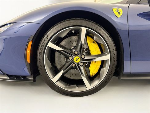 Used 2023 Ferrari SF90 Spider image 33