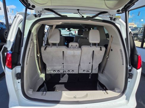 Used 2021 Chrysler Voyager Lxi FWD image 19
