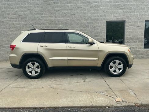 Used 2011 Jeep Grand Cherokee Laredo AWD/4WD image 10