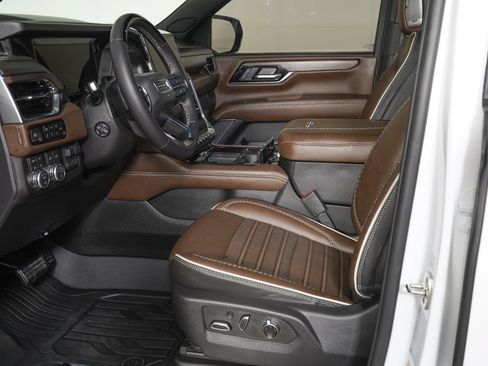 Used 2026 GMC Yukon XL Denali Ultimate w/ LPO, Floor Liner Package AWD/4WD image 15
