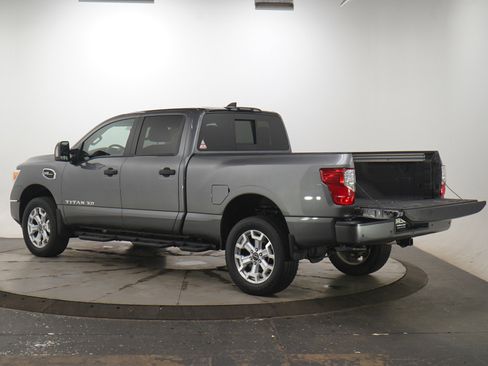 Used 2024 Nissan Titan SV w/ SV Convenience Package image 9