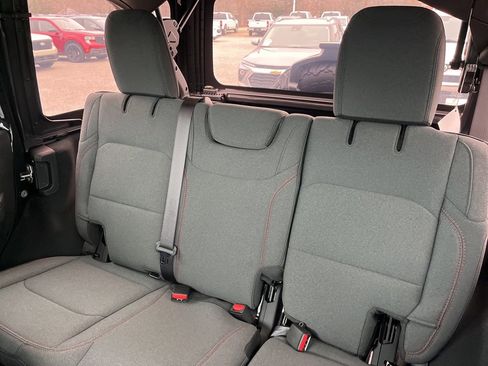 Used 2024 Jeep Wrangler Rubicon image 17