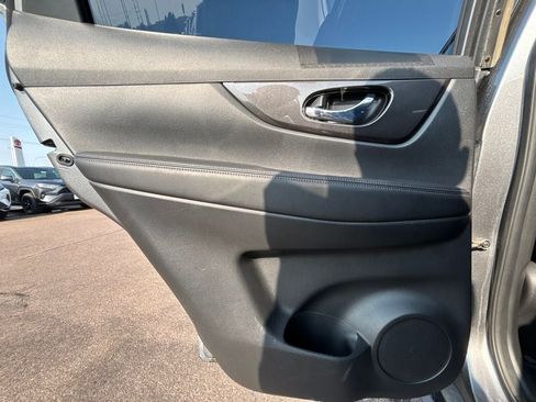 Used 2020 Nissan Rogue SV AWD/4WD image 25
