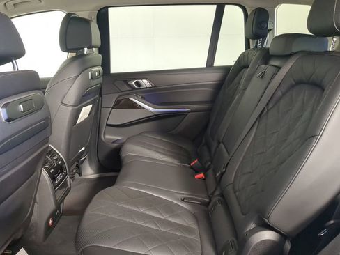 Used 2024 BMW X7 xDrive40i w/ Premium Package image 17