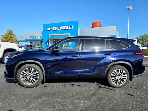 Used 2021 Toyota Highlander Platinum AWD/4WD image 3
