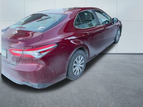 Used 2018 Toyota Camry LE image 8