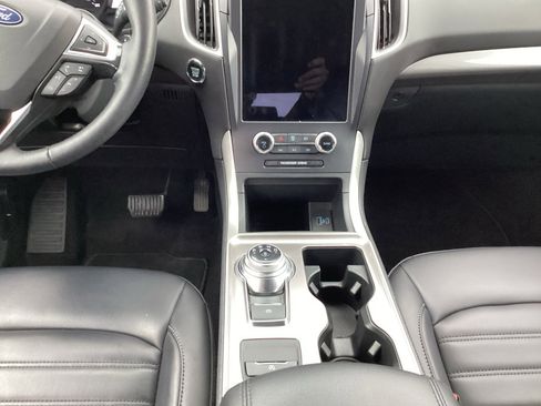 Used 2024 Ford Edge SEL w/ Convenience Package image 11
