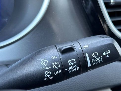 Used 2024 Chrysler Pacifica Touring-L image 41