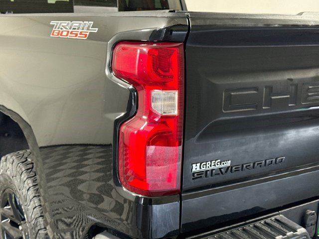Used 2020 Chevrolet Silverado 1500 LT Trail Boss w/ Midnight Edition AWD/4WD image 35