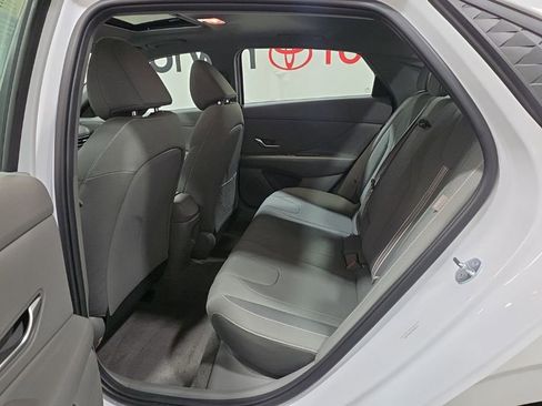 Used 2025 Hyundai Elantra SEL image 21
