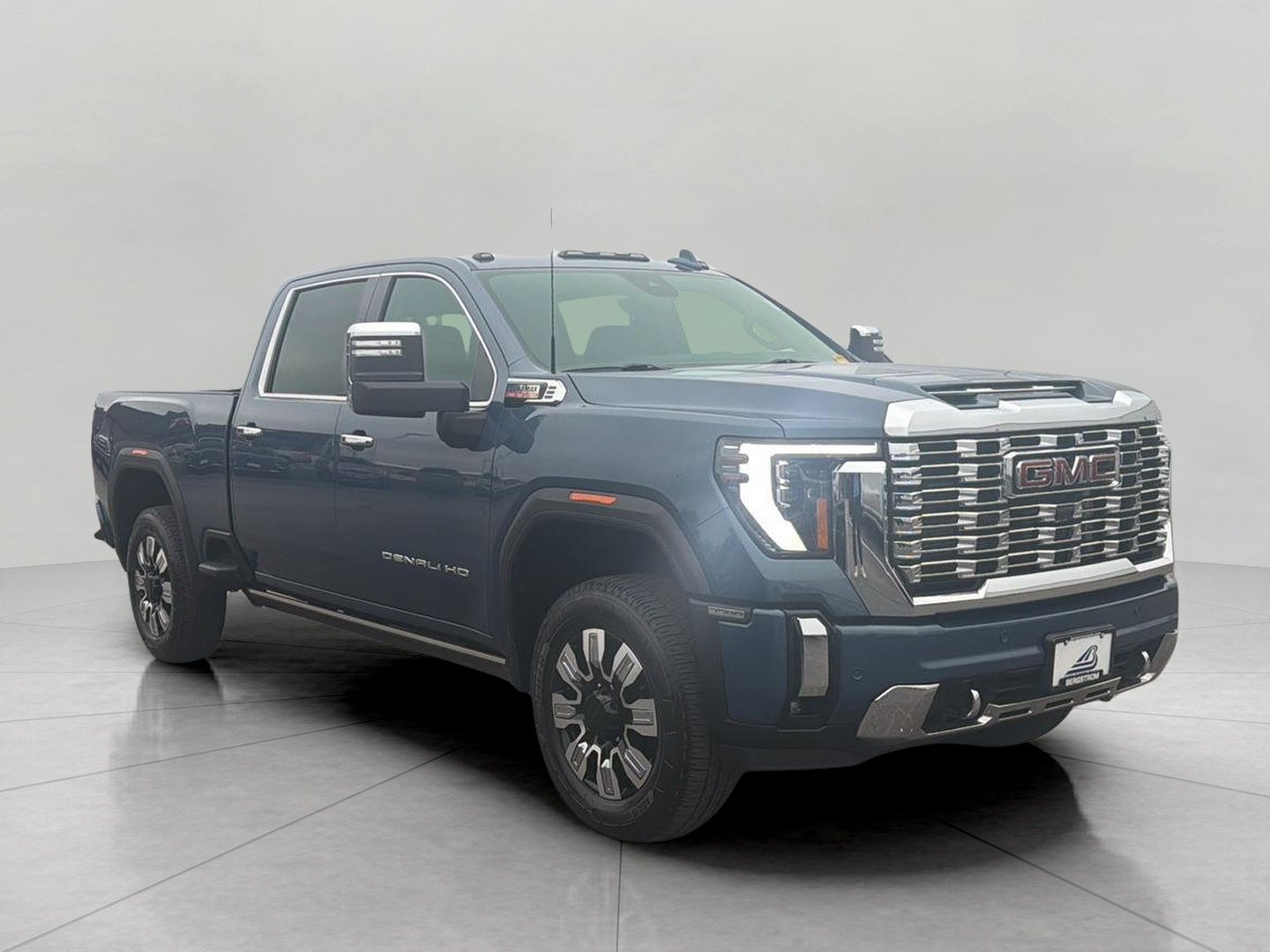 Used 2025 GMC Sierra 3500 Denali w/ Technology Package AWD/4WD image 1