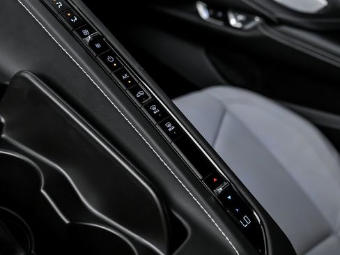 Used 2022 Chevrolet Corvette Stingray Coupe w/ Z51 Performance Package image 37