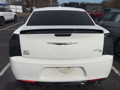 Used 2018 Chrysler 300 S image 5