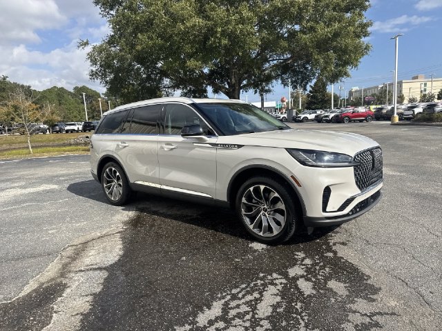 Used 2025 Lincoln Aviator Reserve w/ Illumination Package AWD/4WD image 3