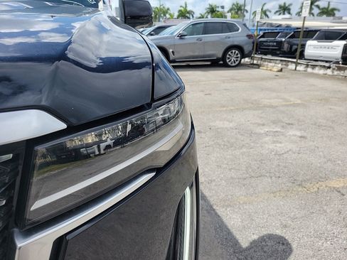 Used 2023 Cadillac Escalade ESV Premium Luxury image 7