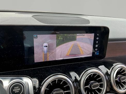 Used 2022 Mercedes-Benz GLB 250 4MATIC image 15