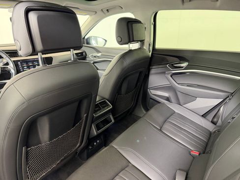 Used 2021 Audi e-tron Premium Plus w/ Premium Plus Package image 21