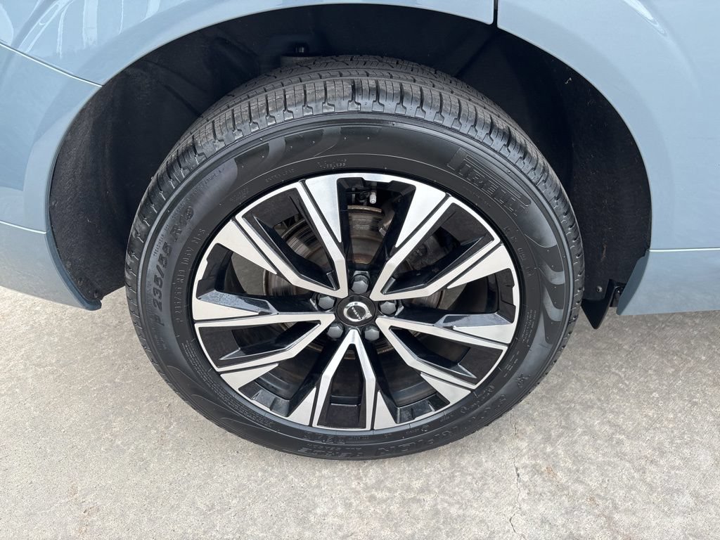 Certified 2023 Volvo XC60 B5 Plus w/ Climate Package AWD/4WD image 15