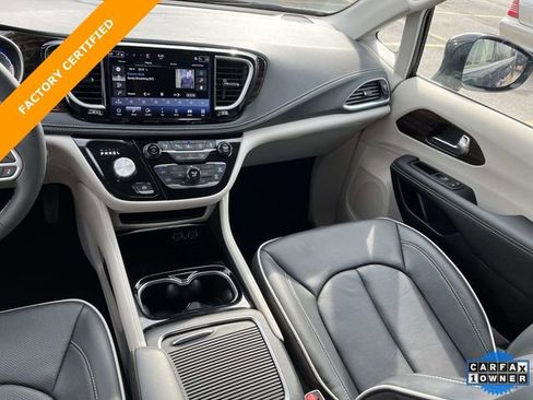 Certified 2024 Chrysler Pacifica Limited image 16