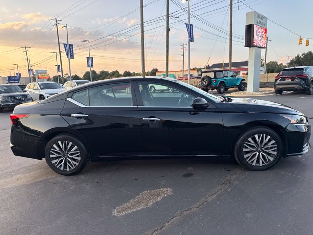 Used 2025 Nissan Altima 2.5 SV FWD image 4