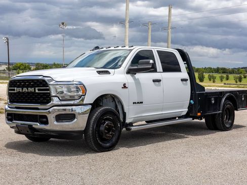 Used 2022 RAM 3500 Tradesman w/ Chrome Appearance Group AWD/4WD image 3