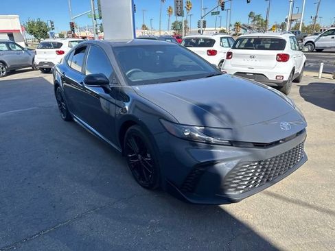Used 2025 Toyota Camry SE w/ Convenience Package FWD image 1