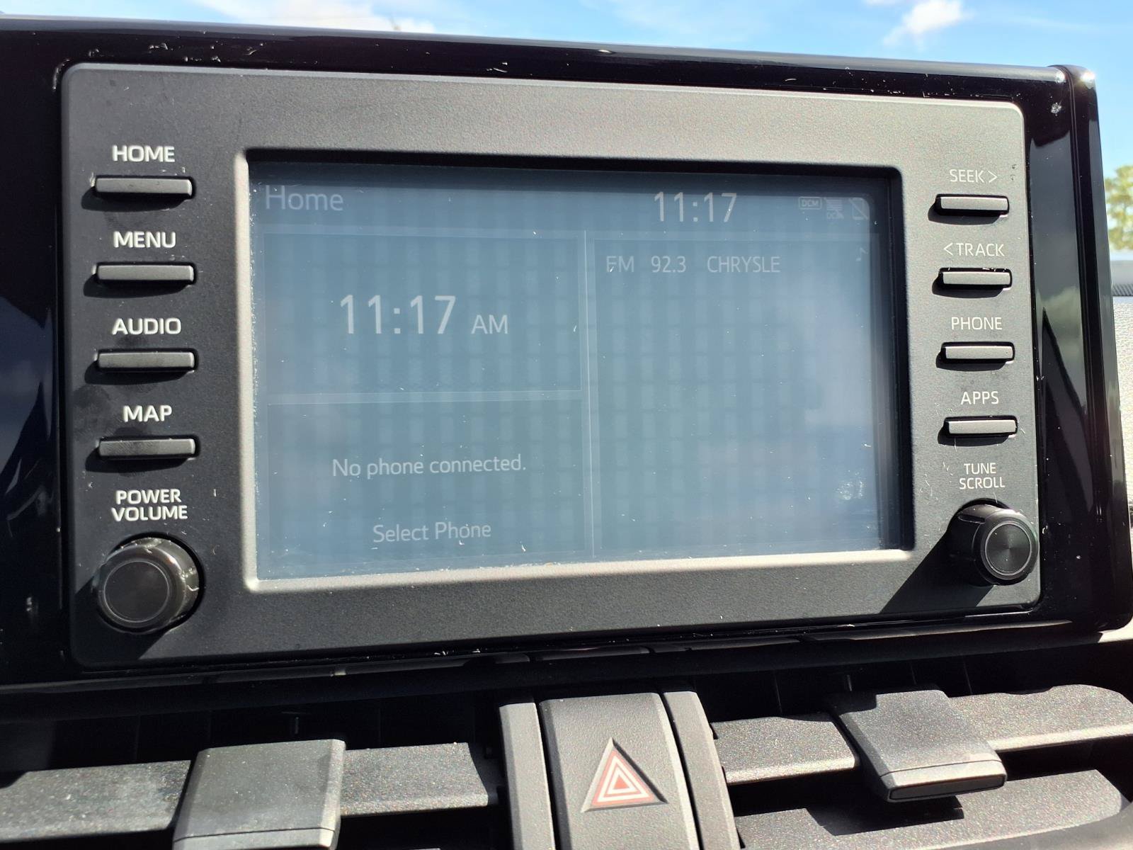 Used 2019 Toyota RAV4 LE FWD image 6