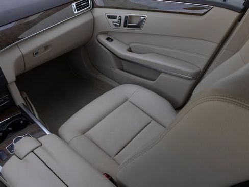 Used 2016 Mercedes-Benz E 350 4MATIC Wagon image 26