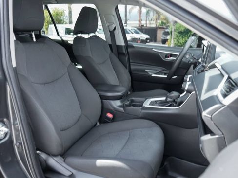 Used 2020 Toyota RAV4 XLE AWD/4WD image 35