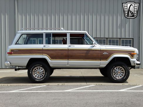 Used 1986 Jeep Grand Wagoneer image 8