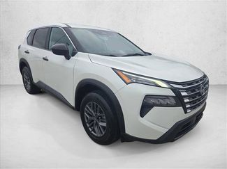Used 2024 Nissan Rogue S FWD video 3