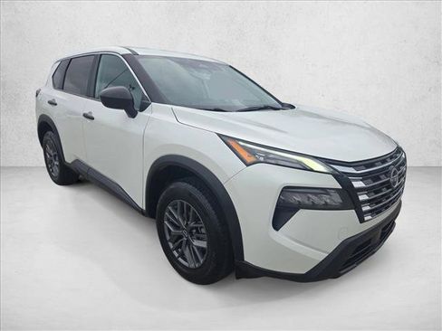 Used 2024 Nissan Rogue S FWD image 3