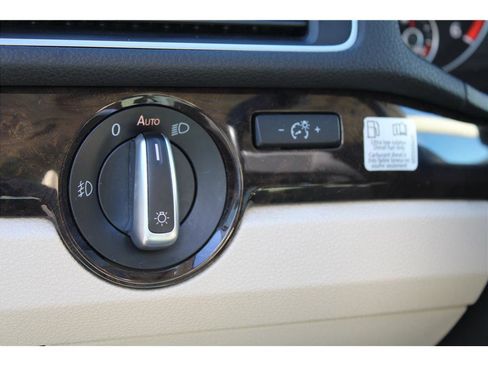 Used 2014 Volkswagen Passat TDI SEL Premium image 15