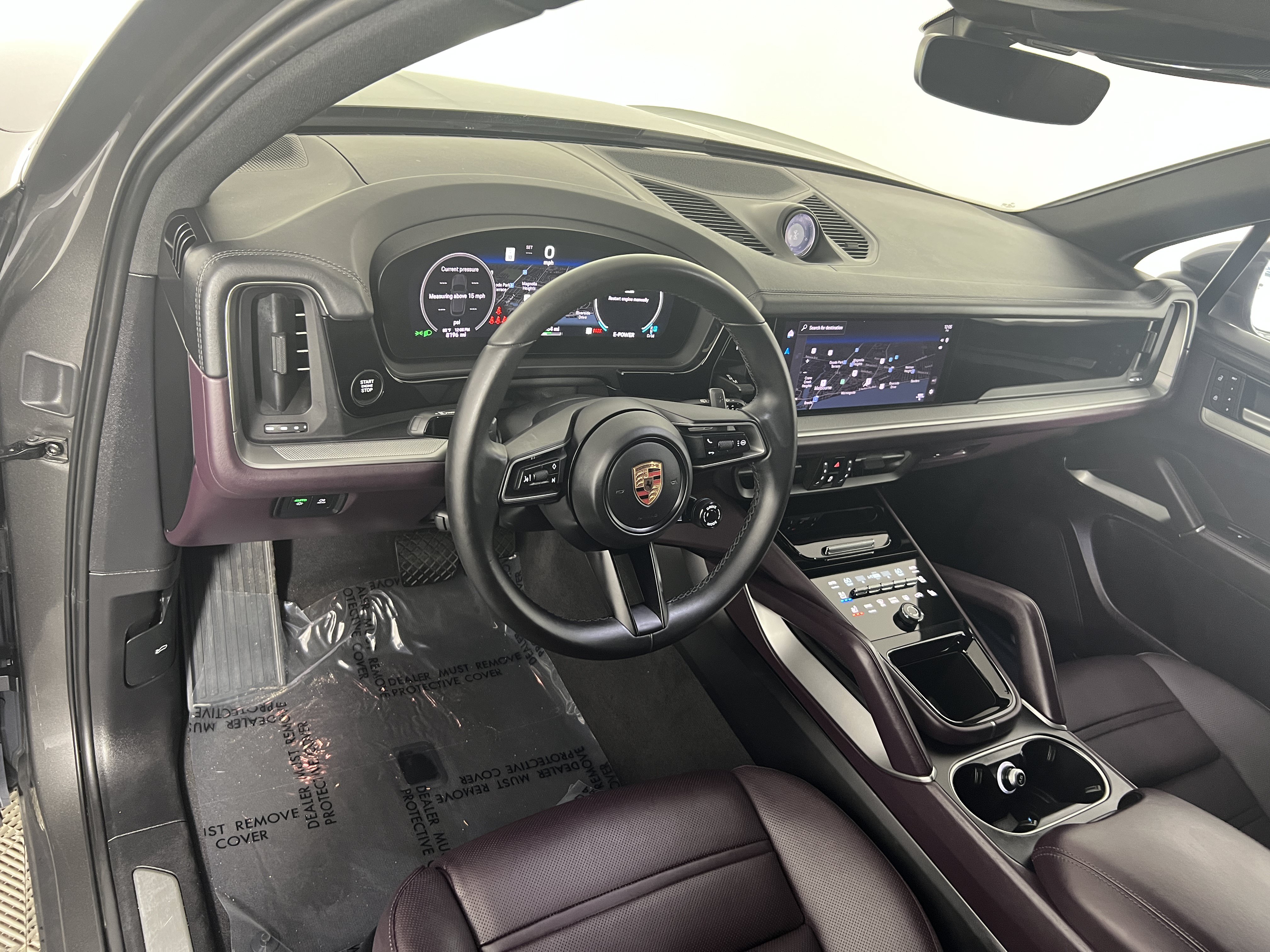 Certified 2025 Porsche Cayenne E-Hybrid AWD/4WD image 4