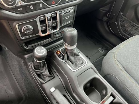 New 2025 Jeep Gladiator Sport image 23