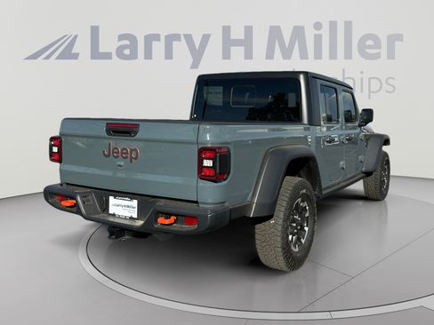 Used 2025 Jeep Gladiator Mojave w/ Convenience Group AWD/4WD image 5