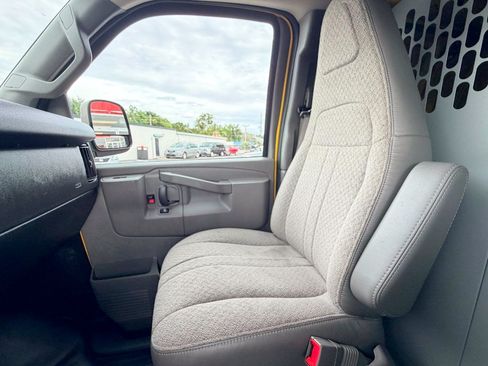 Used 2020 Chevrolet Express 2500 RWD image 28