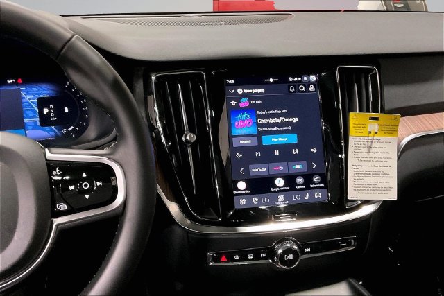 Certified 2026 Volvo V60 B5 Cross Country Plus AWD/4WD image 9