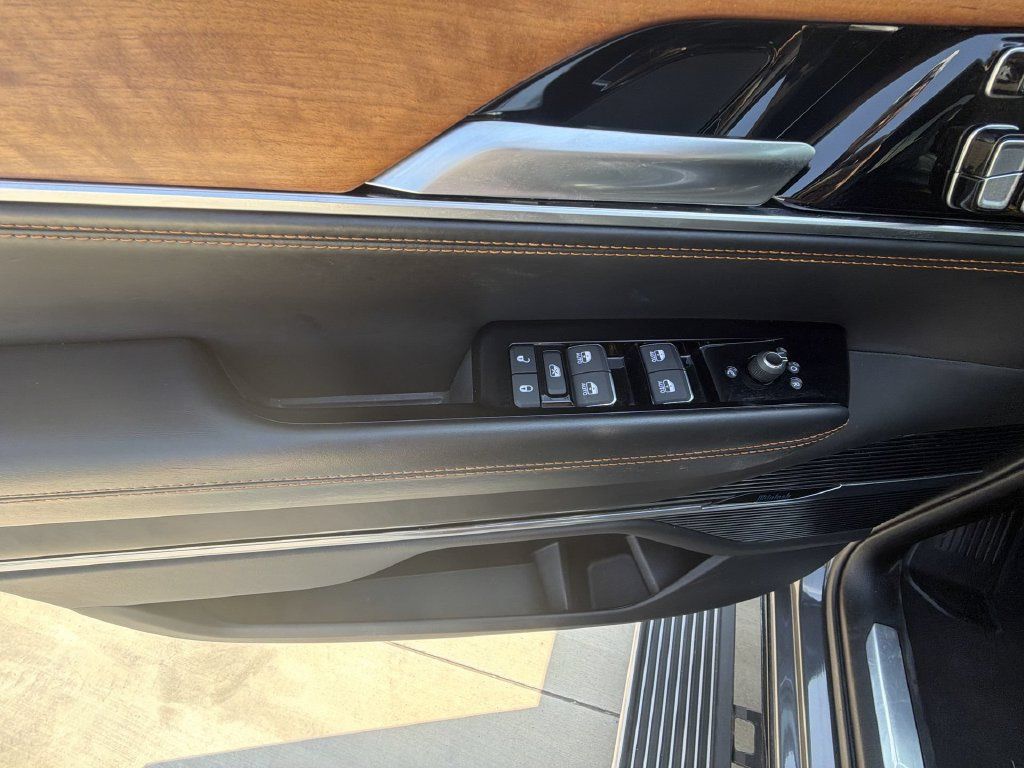 Used 2024 Jeep Grand Wagoneer L Series III AWD/4WD image 10