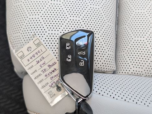Used 2025 Volkswagen ID. Buzz Pro S Plus RWD image 40