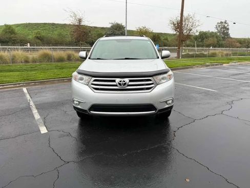 Used 2012 Toyota Highlander SE w/ Tech Pkg image 44