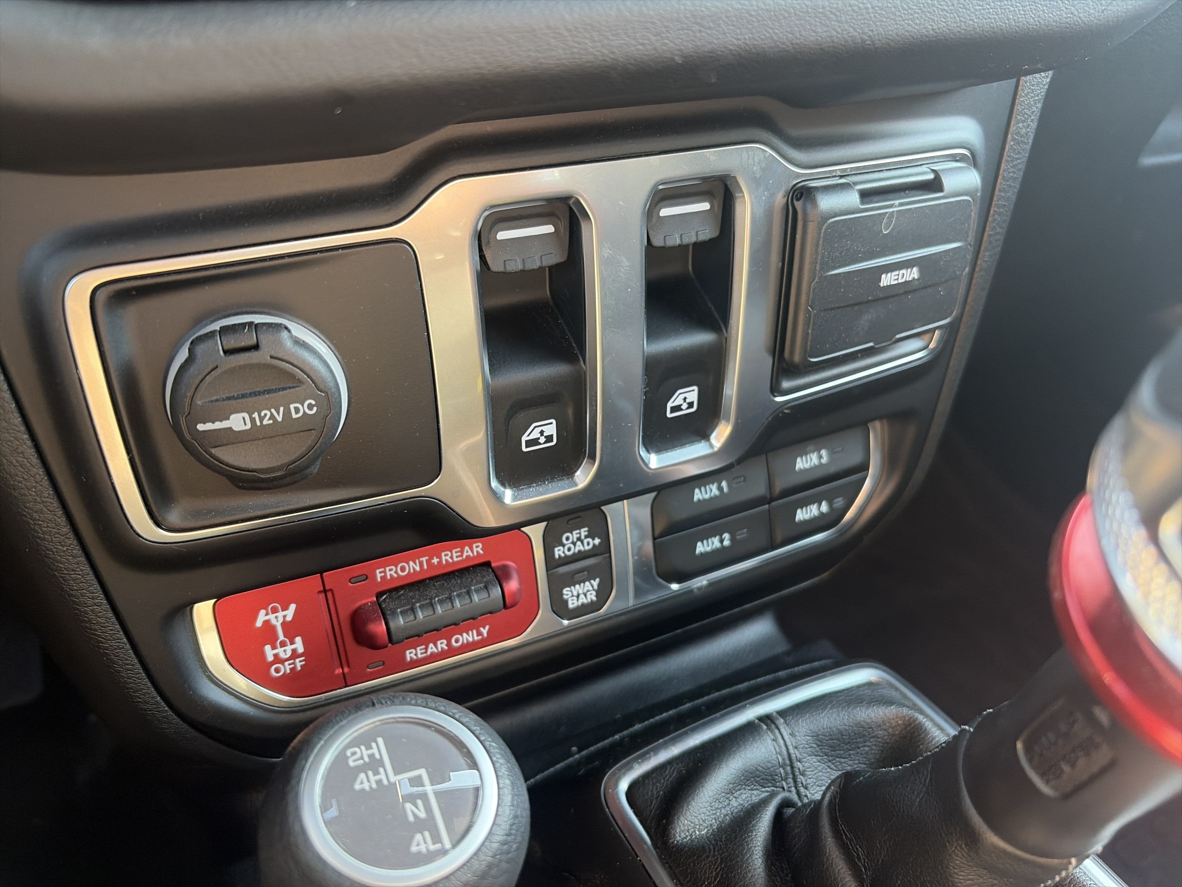 Used 2024 Jeep Wrangler Rubicon AWD/4WD image 35
