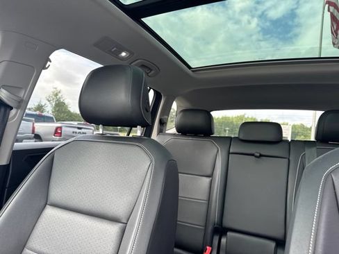 Used 2021 Volkswagen Tiguan SEL AWD/4WD image 43