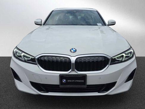 Used 2025 BMW 330i xDrive Sedan w/ Premium Package AWD/4WD image 8