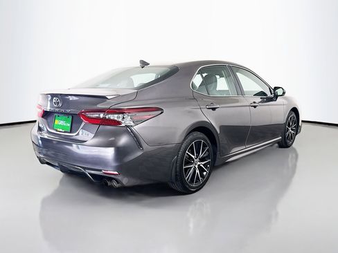 Used 2024 Toyota Camry SE image 10