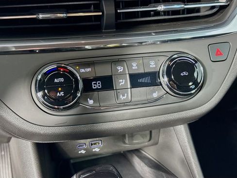 Used 2025 Buick Envista Preferred w/ Convenience I Package FWD image 16