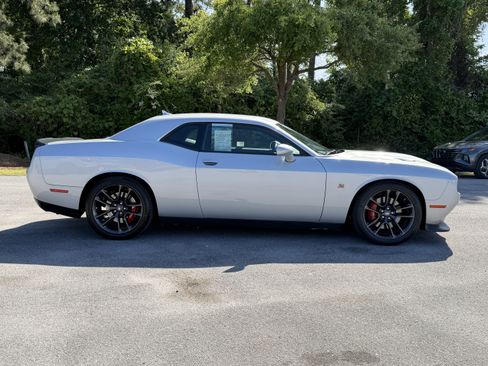 Used 2022 Dodge Challenger R/T Scat Pack RWD image 33